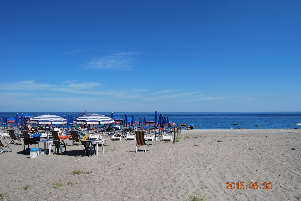 Baia Degli Dei Apartment Giardini Naxos Exterior foto