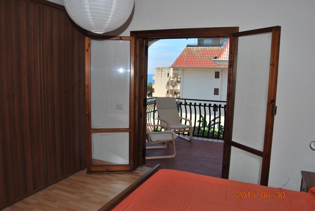 Baia Degli Dei Apartment Giardini Naxos Cameră foto