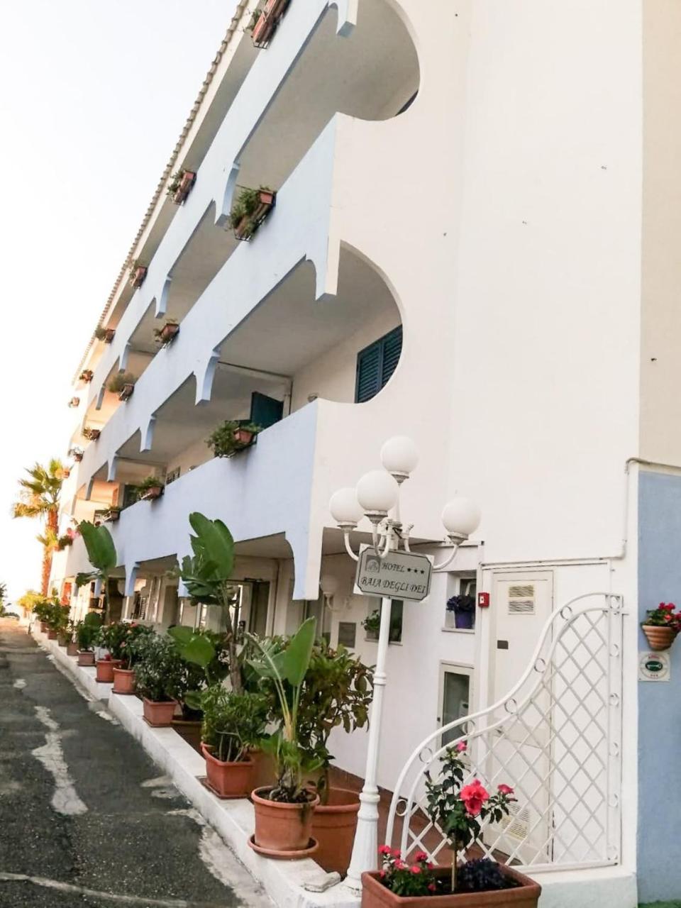 Hotel Baia Degli Dei Giardini Naxos Exterior foto